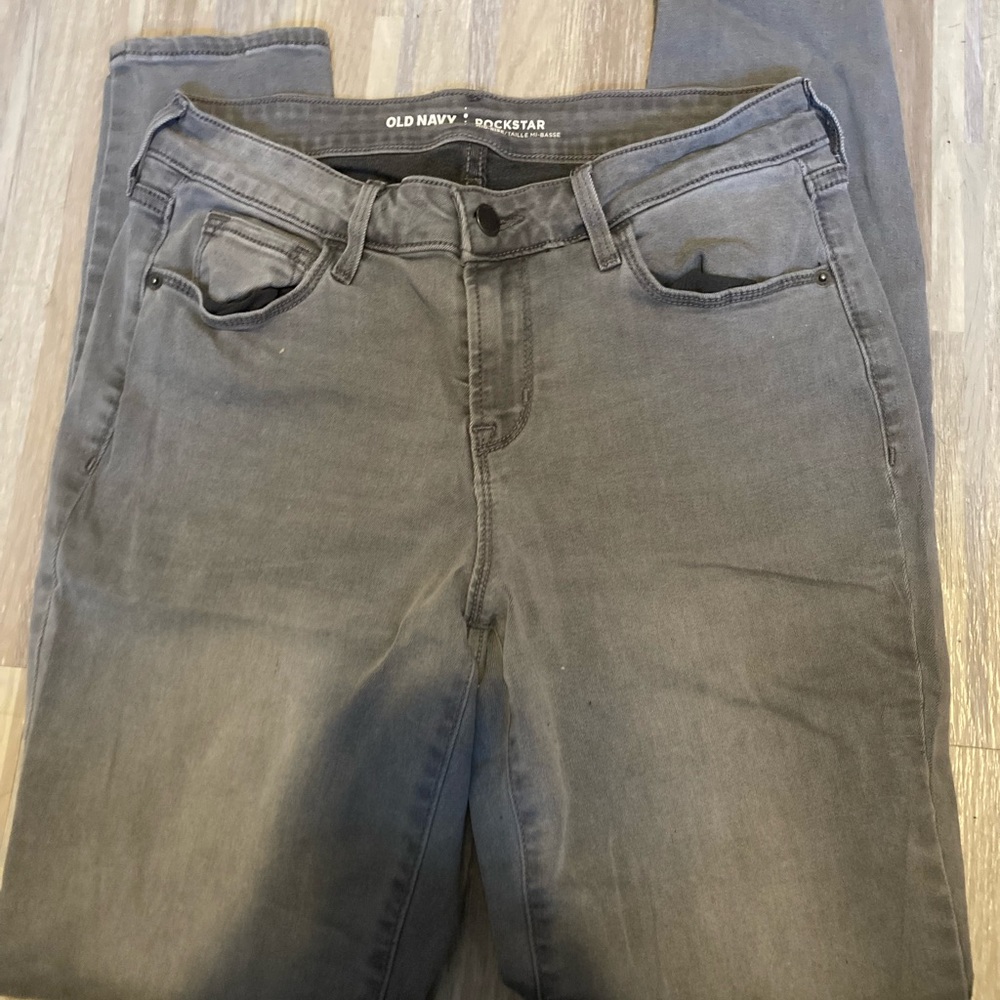 OLD NAVY “Rockstar” gray jeans! Mid rise/Mid base
